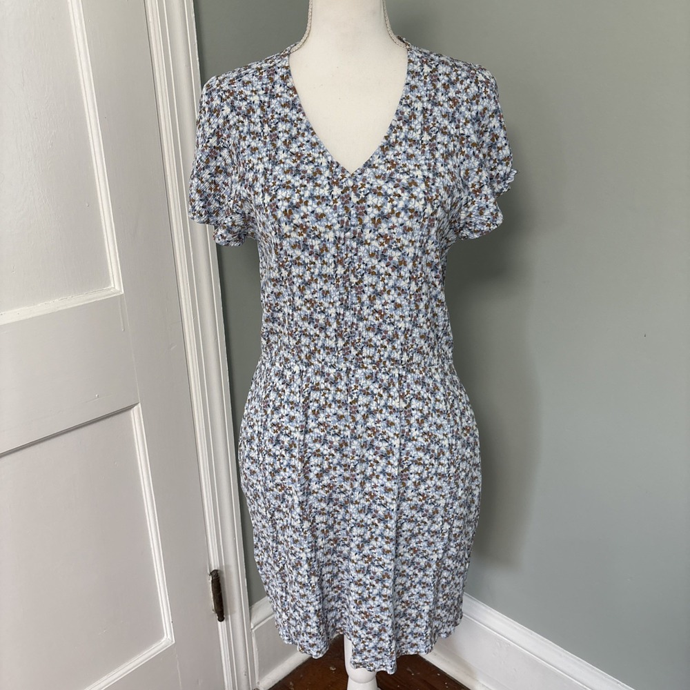 Market & Spruce Smocked‎ Dress Medium Blue White Floral Short Sleeve V-Neck